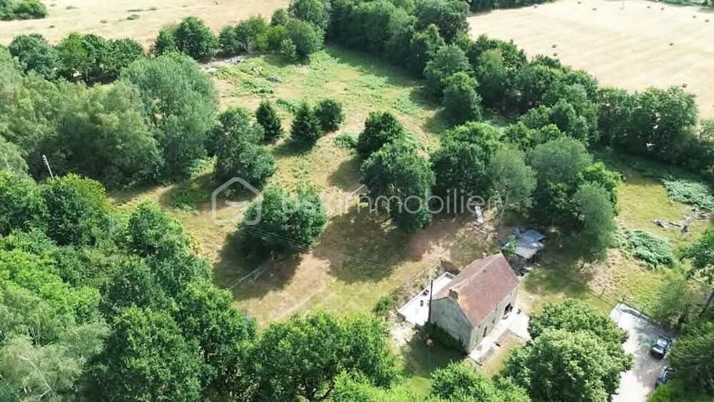 Maison sur plus de 28600 m2 de terrain