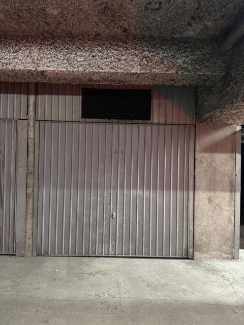  Parking / Garage � louer 