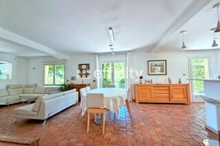  Propriété/château à vendre 6 pièces 207 m²