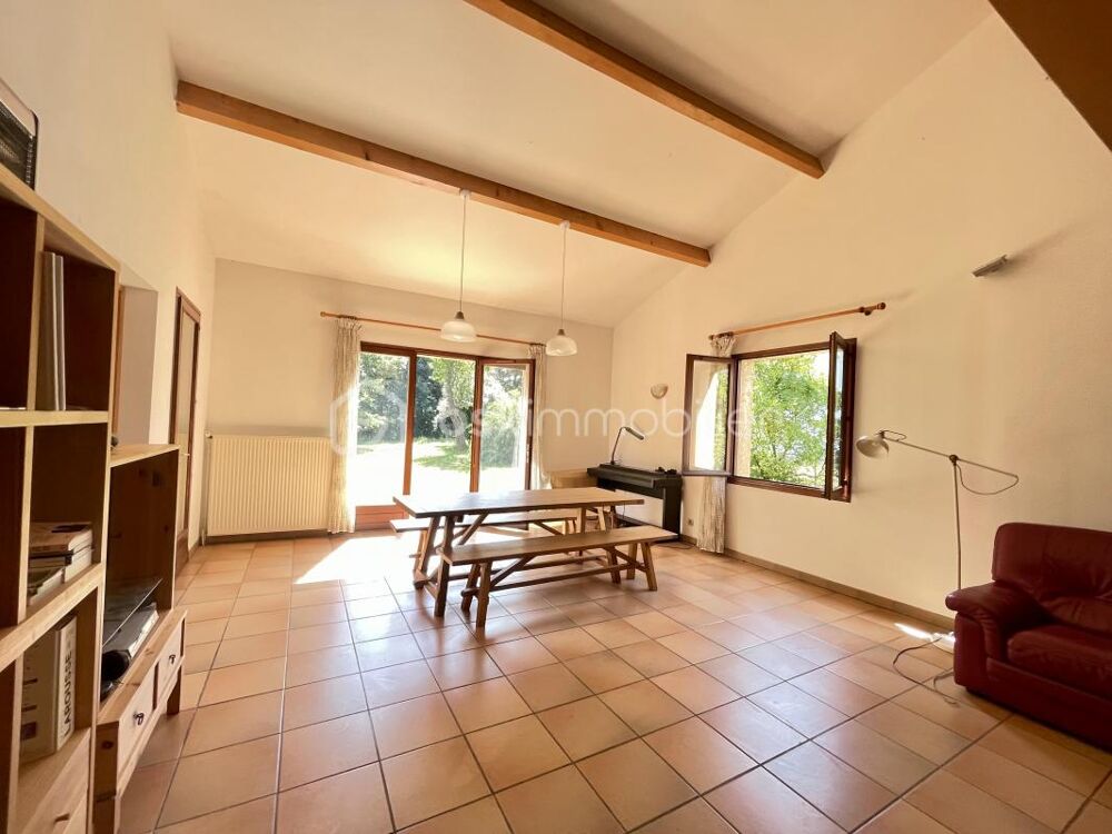 Elégante villa 6 pièces avec jardin verdoyant, au calme
