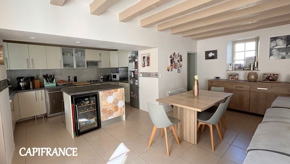 Maison charentaise en pierre - 120 m² habitables - 4 chambres + 1 bureau - TAILLEBOURG au coeur du village
