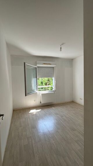  Appartement à louer 3 pièces 73 m²