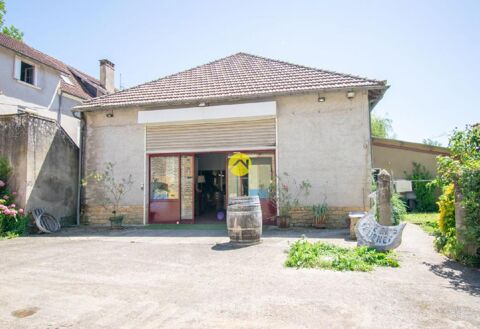 Magasin au centre de St-Cyprien 280000 24220 Saint cyprien