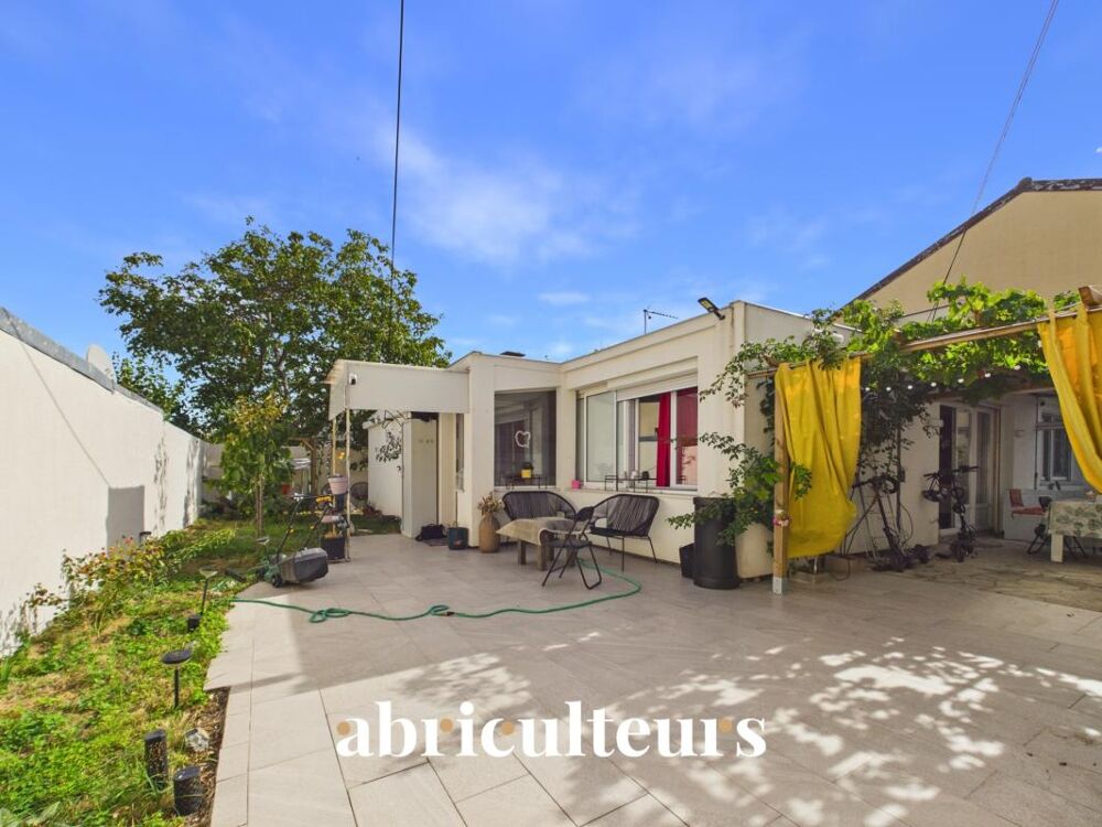 Vente Maison Maison familiale de plain pied - 5 chambres - 134 m²  - avec jardin, terrasse et 3 stationnements - Bezons Bezons