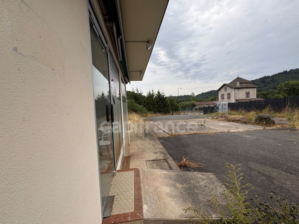   Proche de NOIRETABLE  (42) Local commercial/bureau de 50 M2 avec grand parking clos Vetre sur anzon