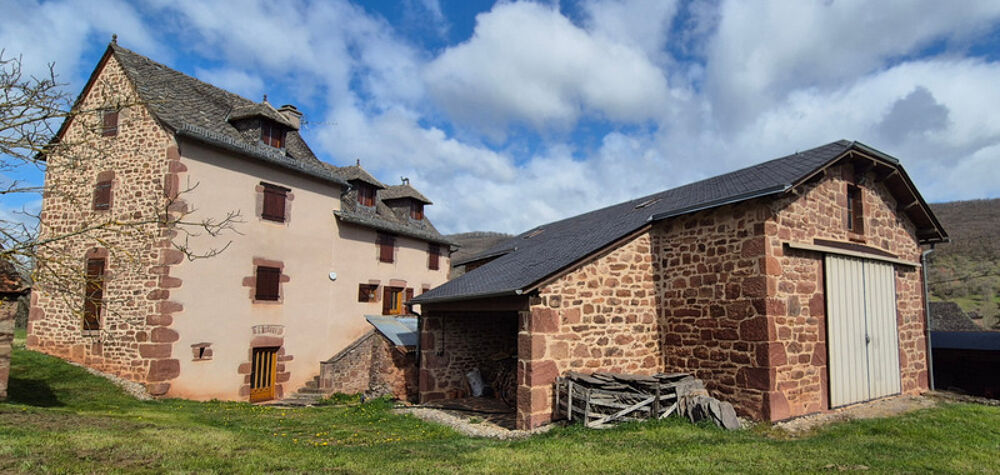 Maison de caractère avec grange, cave voûtée et terrain de 1,4 ha