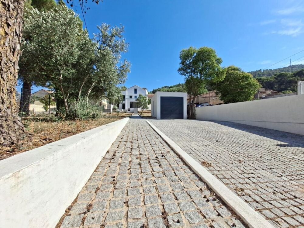 ? COMME UNE MAISON LE CHARME D'UNE DEMEURE DE CARACTÈRE, LE CONFORT D'UNE RÉNOVATION CONTEMPORAINE