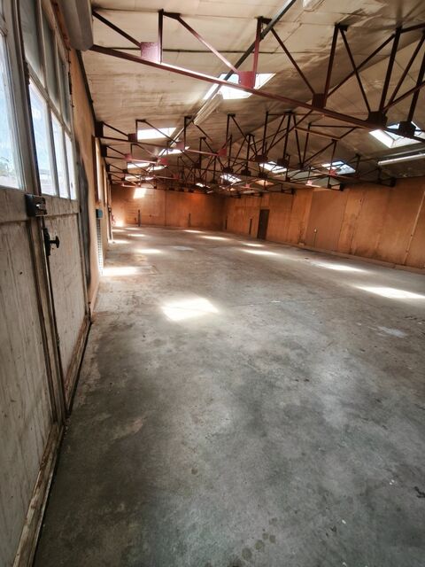 Ensemble de deux b&acirc;timents Locaux entrepots et bureaux &agrave; vendre &agrave; BLENEAU (89) 87000 89220 Bleneau