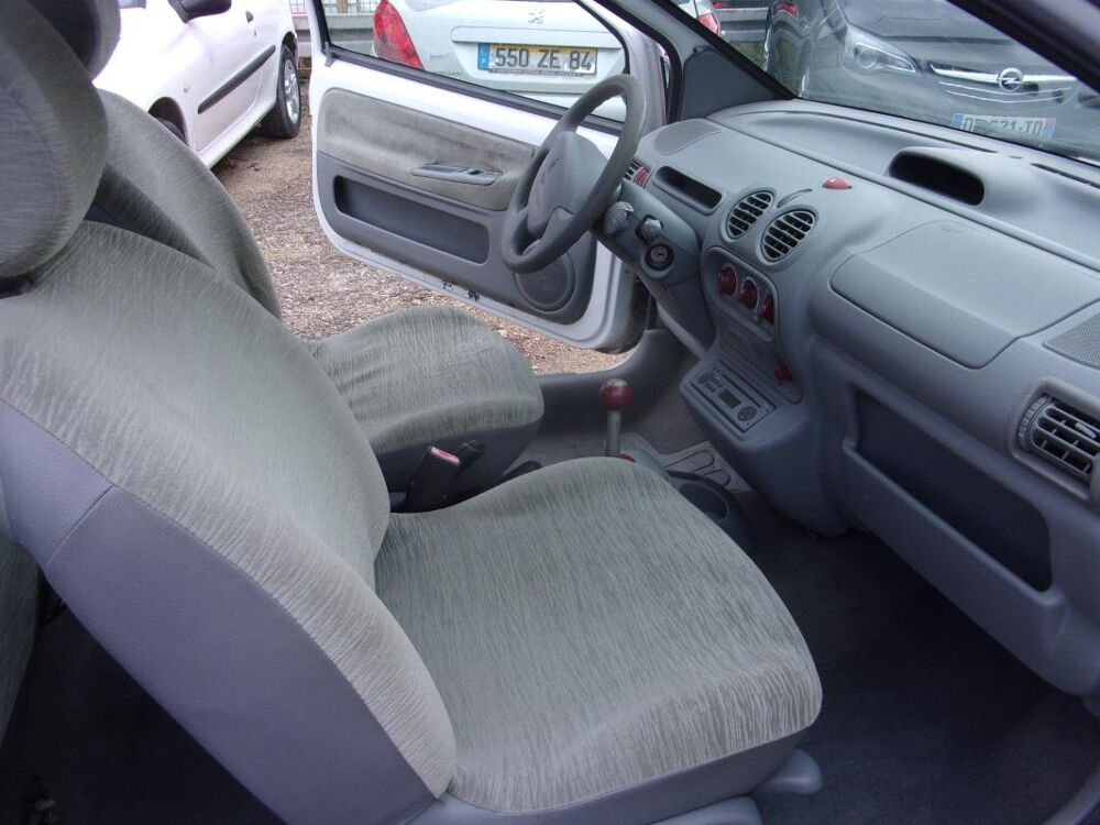 Twingo 1,2 16v 75cv PRIVILEGE Boite Auto 2002 occasion 13510 &Eacute;guilles