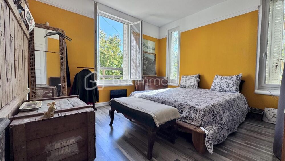 Achat Maison de caractère rénovée 179 m² 4 chambres Terrain arboré avec piscine à Toulon