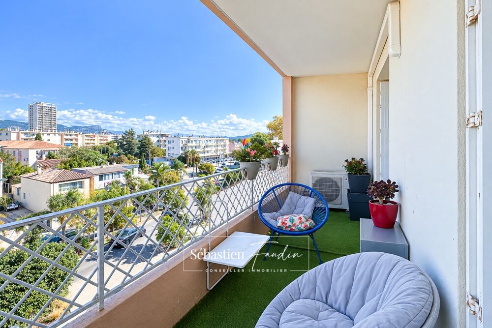 Appartement à vendre 3 pièces LA SEYNE SUR MER (83) - 74,5 m² - 2 balcons - 500 m de la plage Mar Vivo - dernier étage - station