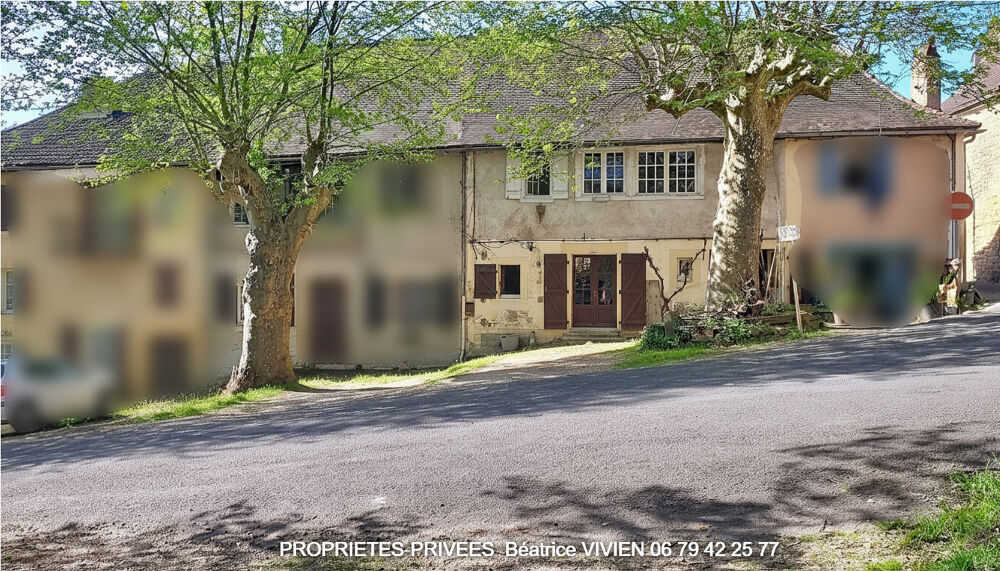Maison au coeur du ravissant village de Plazac avec marché, magasin Bio, école primaire, bar, boulangerie. Région MONTIGNAC-LAS