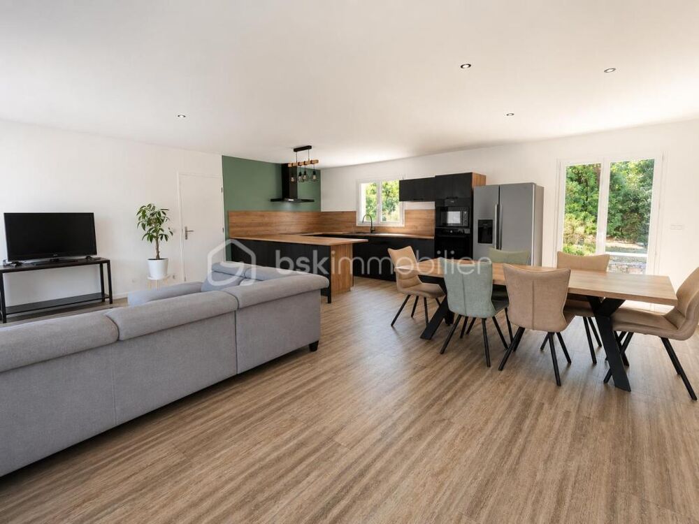 SAINT-MONTAN  Maison de plain-pied de 115 m² avec 4 chambres sur un terrain de 1 127 m²