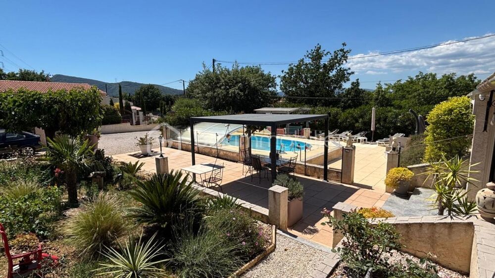 Maison de plain-pied 3 chambres avec piscine, garage et studio indépendant