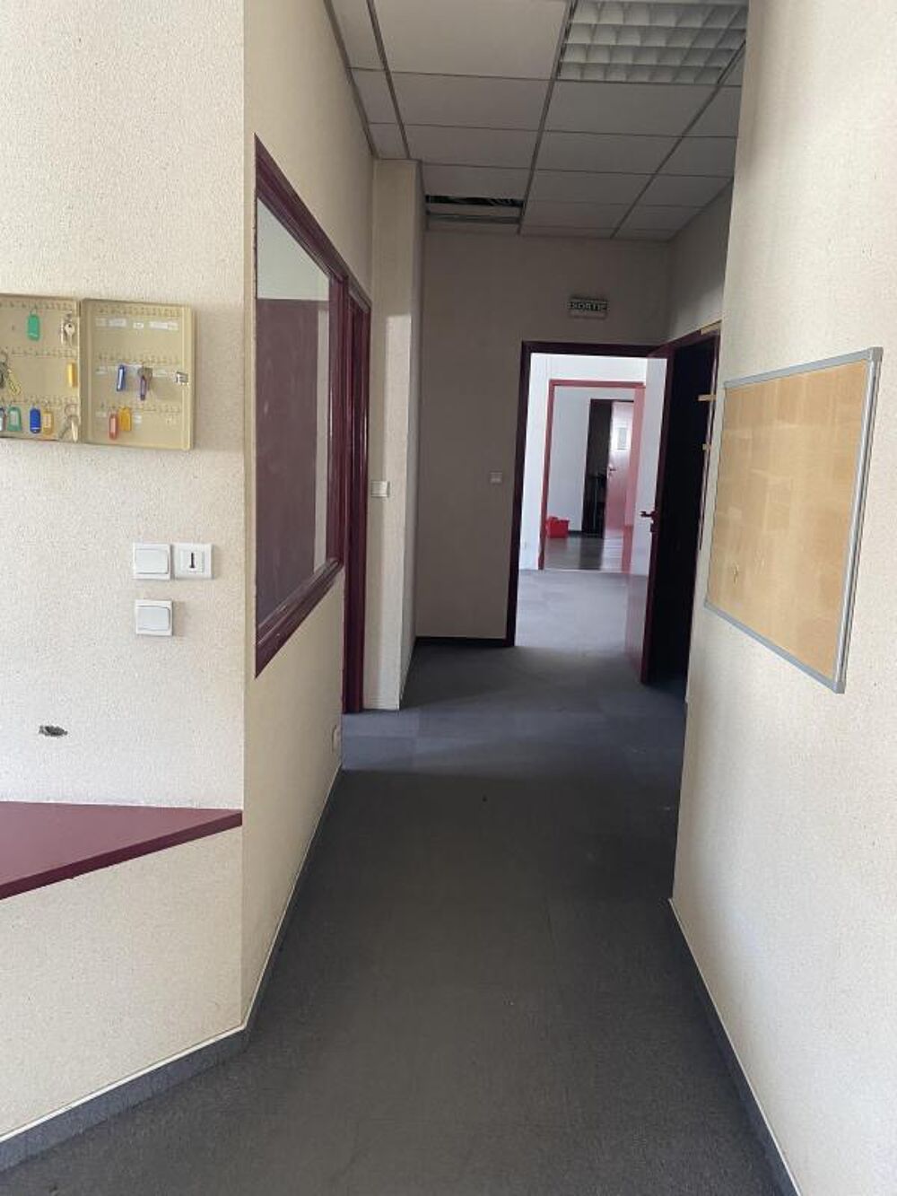   Bureaux à louer – Espace commercial Saint-Marc (face au bowling du Rouergue) Onet le chateau