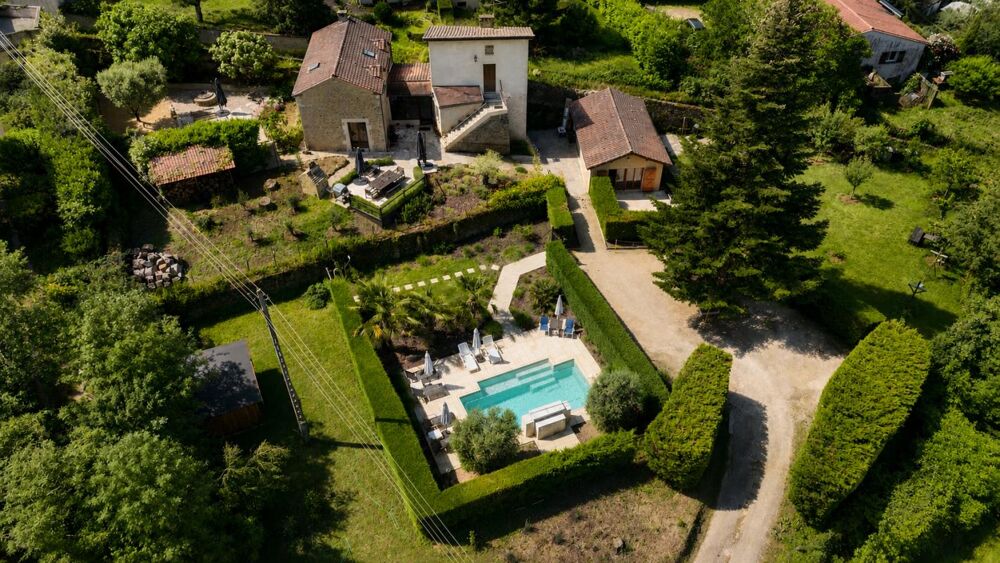 Propriété de caractère à quelques minutes à pied du centre de Sarlat-la-Canéda
