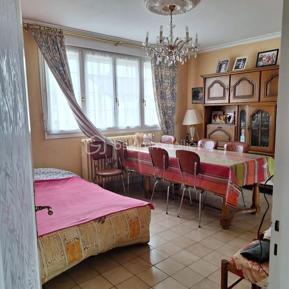 MAISON EN RESIDENCE A MAYENNE