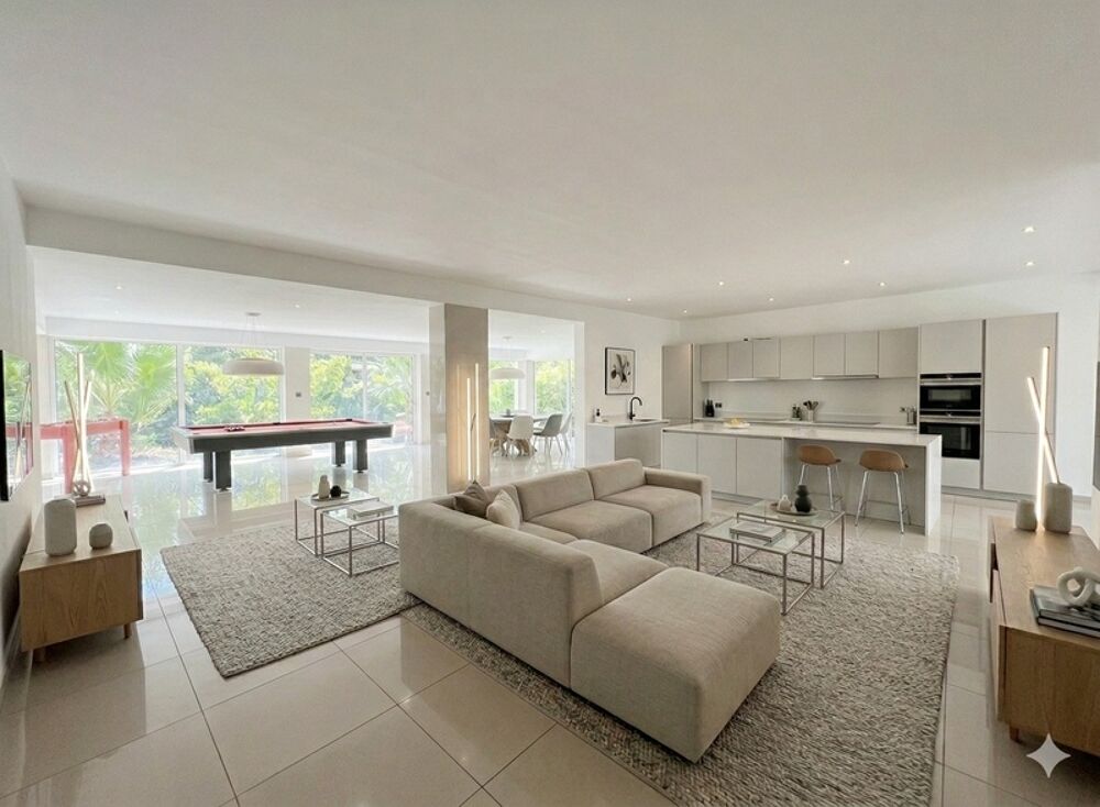 Vente Maison Maison de plus de 150 m² avec grand jardin arboré – Fréjus Frejus