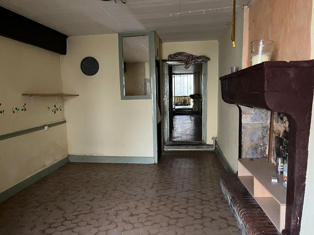 Maison de 63 m2 à Le vigeant , 2 chambres , jardin de 580 m2 avec grange