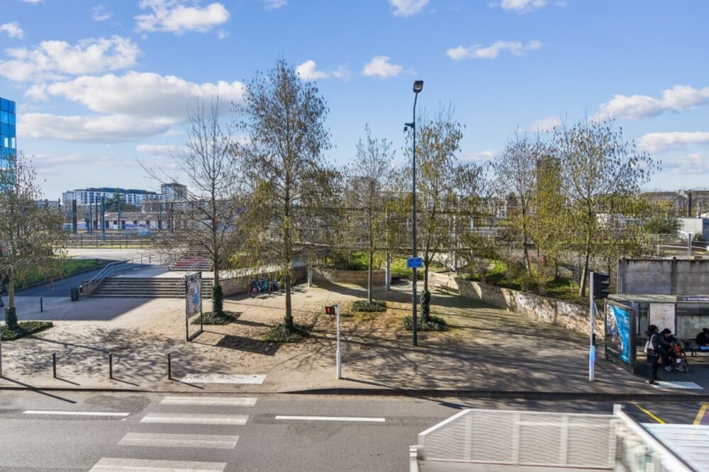 37000  TOURS  APPARTEMENT T4  LUMINEUX  BALCON  CAVE  À 10 MINUTES À PIED DE LA GARE