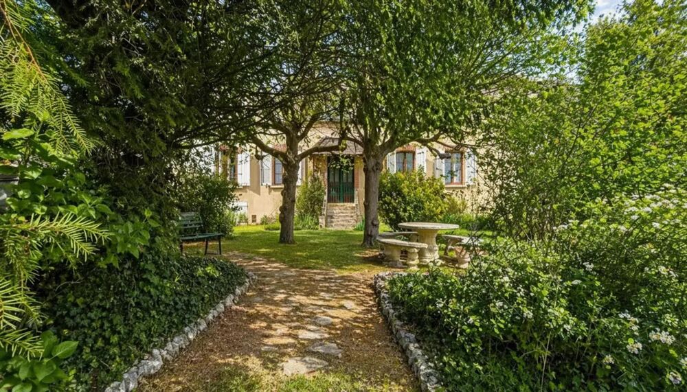 Grande maison familiale à Saint-Benoist-sur-Vanne