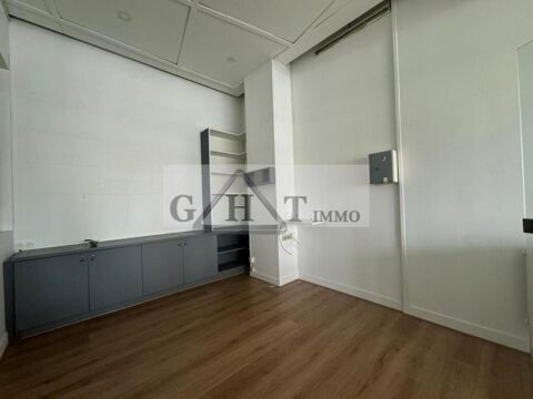   BOUTIQUE D'ANGLE 110M2 A VENDRE CRETEIL VILLAGE 