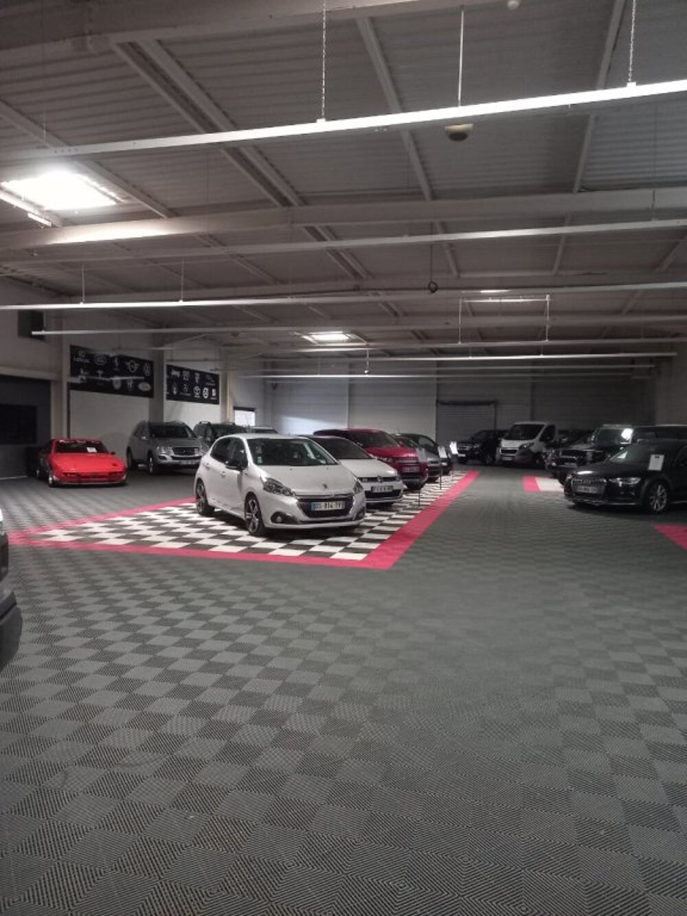   A VENDRE - BATIMENT D'ACTVITES 