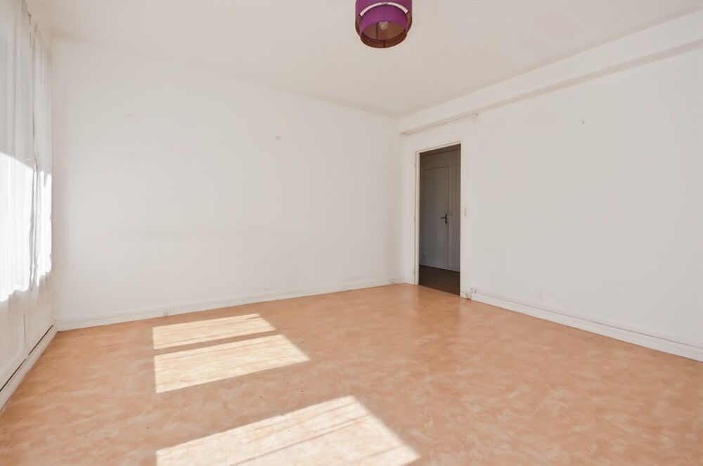 FRESNES - 3 PIECES - 61,38 m² - BALCON, CAVE ET BOX - RESIDENCE EN PIERRE DE TAILLE