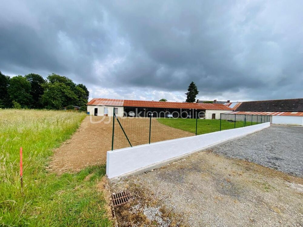 Vente Terrain Terrain Constructible de 1050 M² avec 8 Garages ouverts et 3 Locaux Fermés d'environ 268 M²  (Plein Bourg) Guilliers