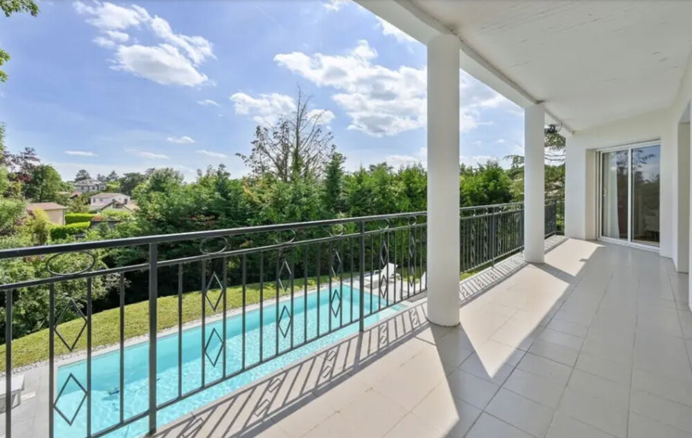 Maison Ecully Tronchon.1650000. 7 pièce(s) 286 m2 .5 chambres .terrain 1890m2.piscine.jardin