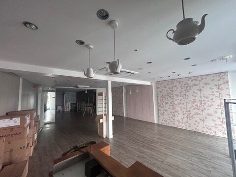   A louer au centre ville de CHALON SUR SAONE - Local commercial de 98 m² en emplacement n°1 