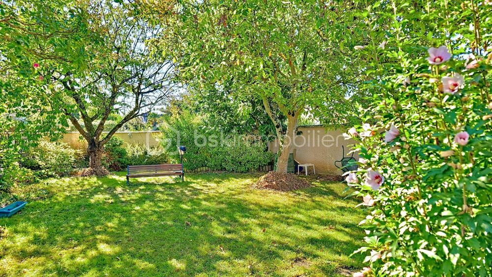 Vente Maison ? Coup de cœur garanti pour cette superbe maison familiale avec sous-sol total, nichée dans un environnement verdoyant ! ? Brie comte robert