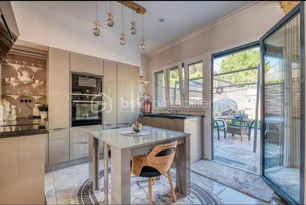 Maison contemporaine  188 m²  5 chambres  prestations haut de gamme