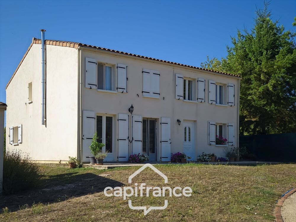 Vente Maison Maison à vendre 6 pièces VARAIZE (17) 4 chambres sur 1500m² de jardin clos avec garage Varaize