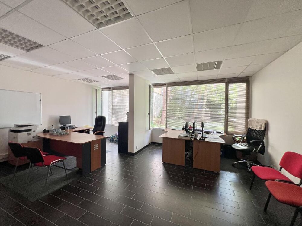   Local commercial RDC accès indépendant, Belle HSP Paris 20