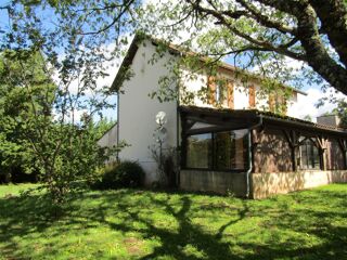 Vente Propriété/Château Propriété avec maison 4 chambres, plusieurs bâtiments et 1.8 hectares de terrain Mazeyrolles