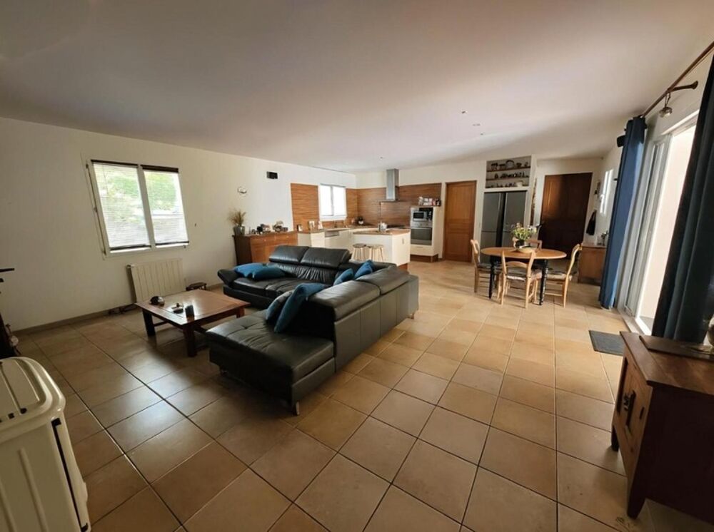 Maison à vendre 6 pièces PUY DU LAC (17)