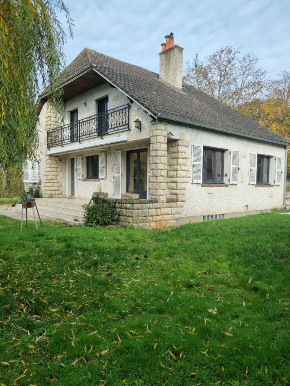 Beau pavillon 5 chambres sur sous sol
