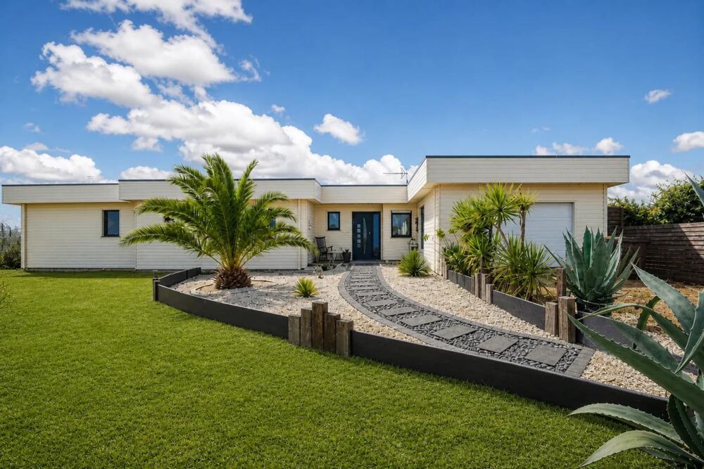 Maison de 7 pièces de 168 m² à Plounévez-Lochrist proche plage