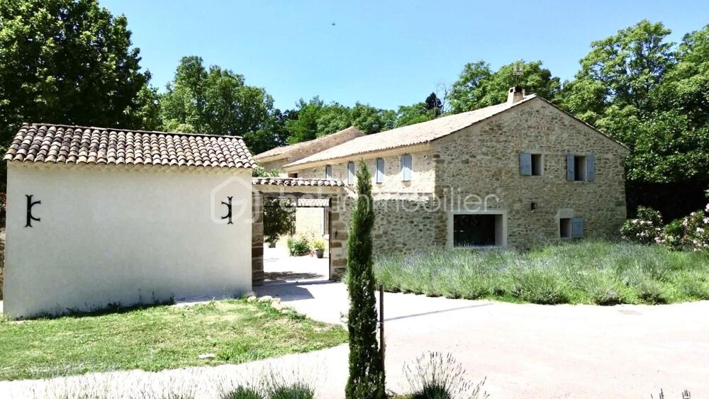 Magnifique mas en pierre de 200 m² entièrement rénové sur 17 000 m² de terrain au calme absolu