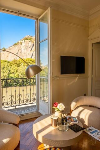  Appartement à louer 3 pièces 82 m²