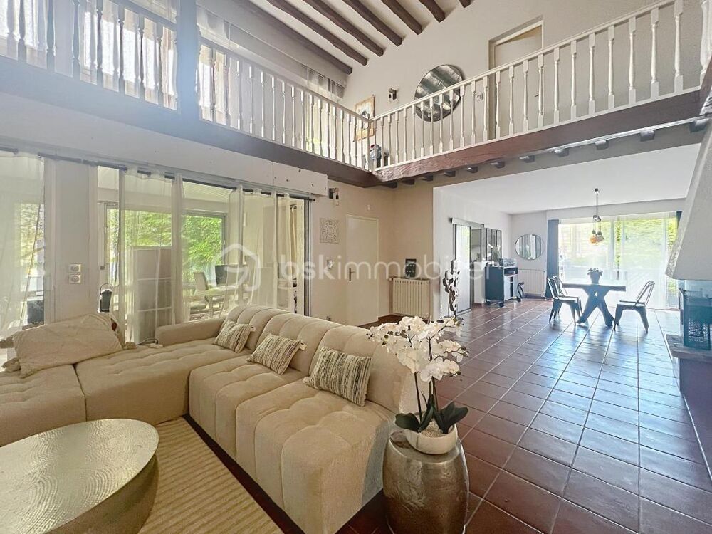 RIS ORANGIS-SUBLIME MAISON D'ARCHITECTE 9 pièces 232 m2 sur 689 m2 terrain