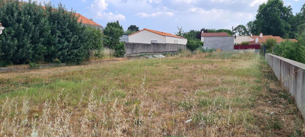 Vente Terrain Terrain constructible La Chapelle Heulin 621 M² avec abri de jardin (17 M²) et préau (14 M²) La chapelle heulin