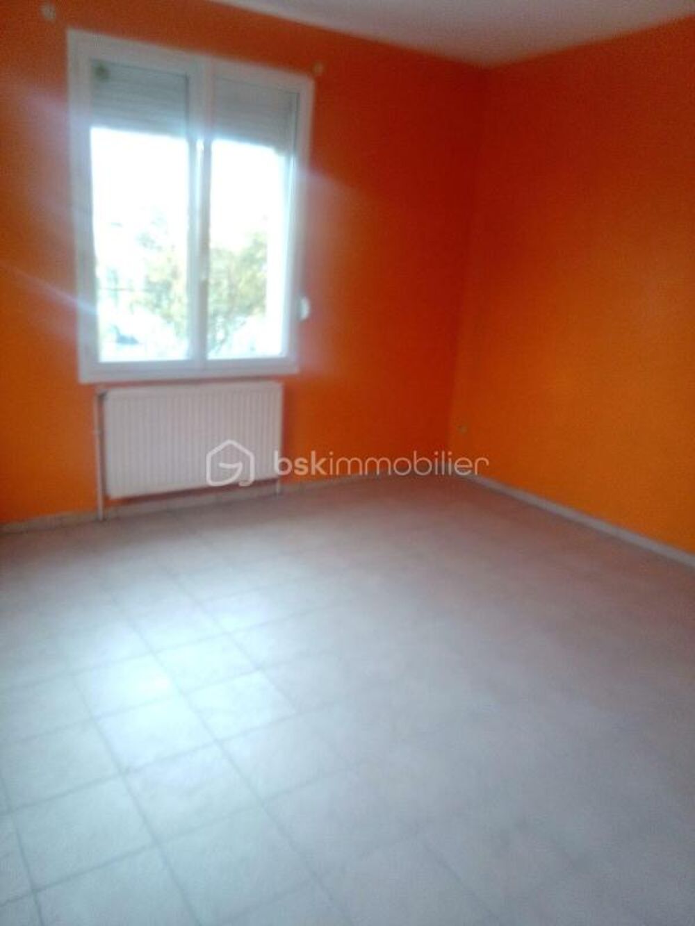 maison en brique avec double garage