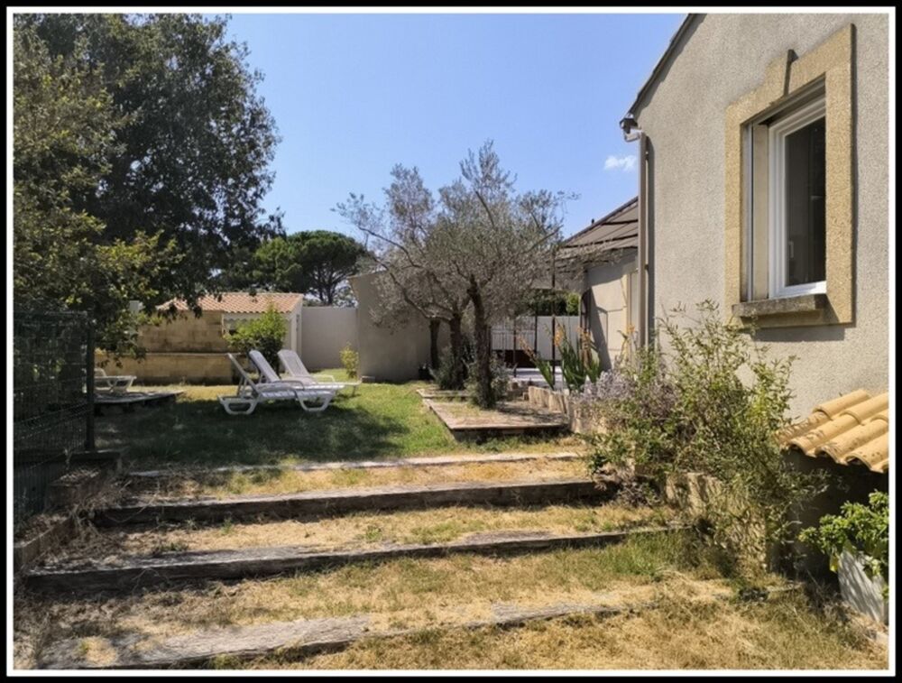 BELLE MAISON DE PLAIN PIED ENTIEREMENT RENOVEE AVEC PISCINE