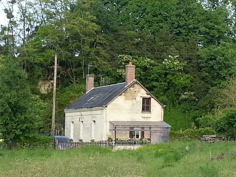 MAISON DE VILLAGE ET SES CAVES CHAMPIGNONNIERES