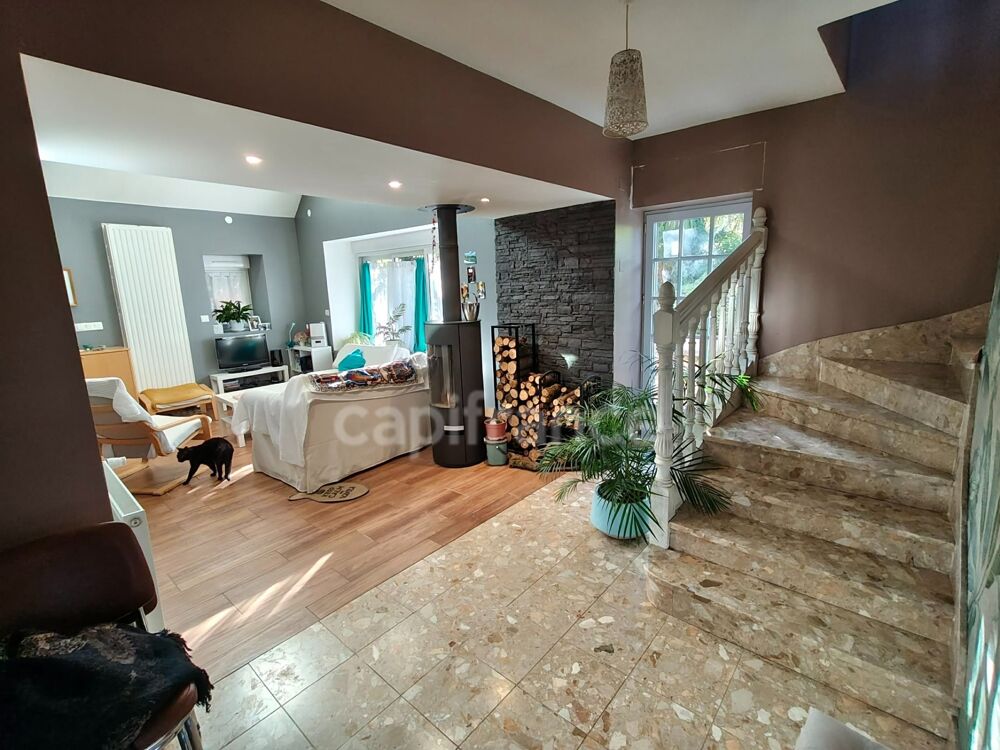 Maison en pierre avec plus dun hectare de terrain  Berrien