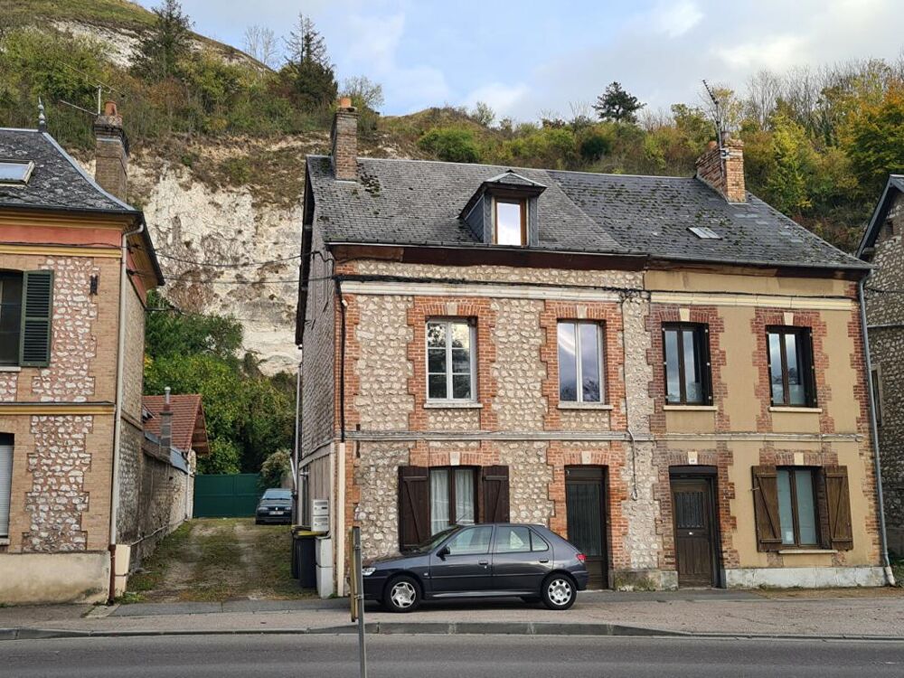 Baisse de prix : Les Andelys - Immeuble de rapport de 3 logements dont 2 loués pour une rentabilité de 18.240 par an.- Prix 185