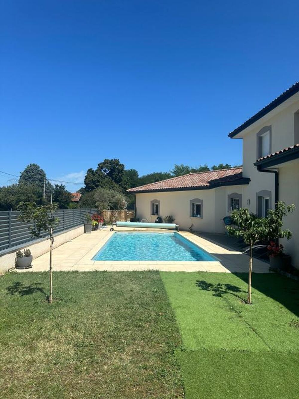 Maison de 2011 avec piscine, 5 chambres et 74 m² de séjour DPE A proche A7
