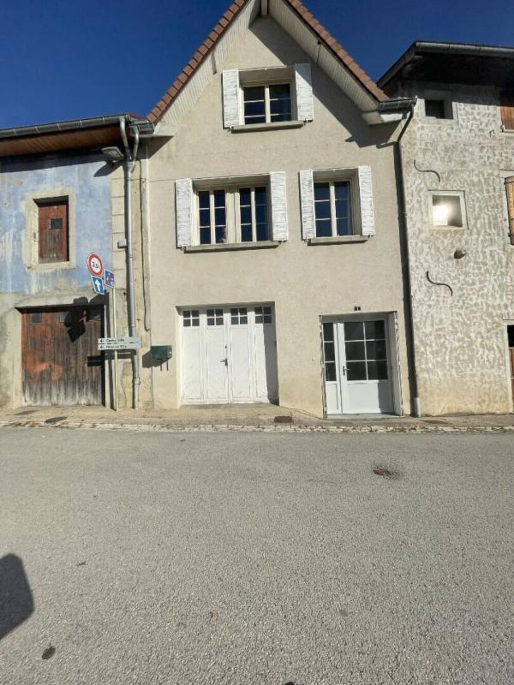 Vente Maison Maison à Orgelet avec 3 chambres en suite, garage et jardin Orgelet